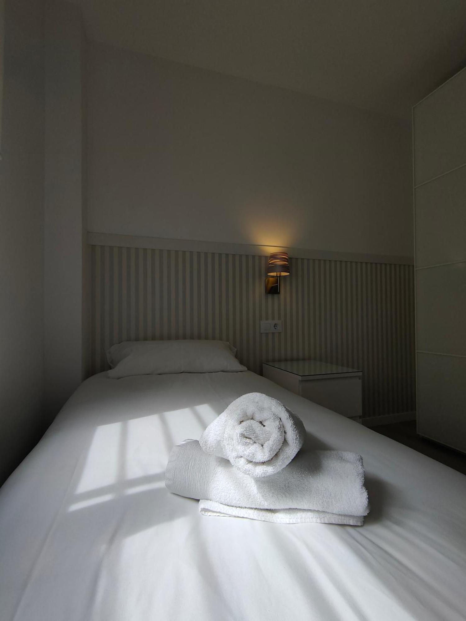 Casa Mallen, Con Amplia Terraza, En El Barrio De Nervion Sevilla Bagian luar foto