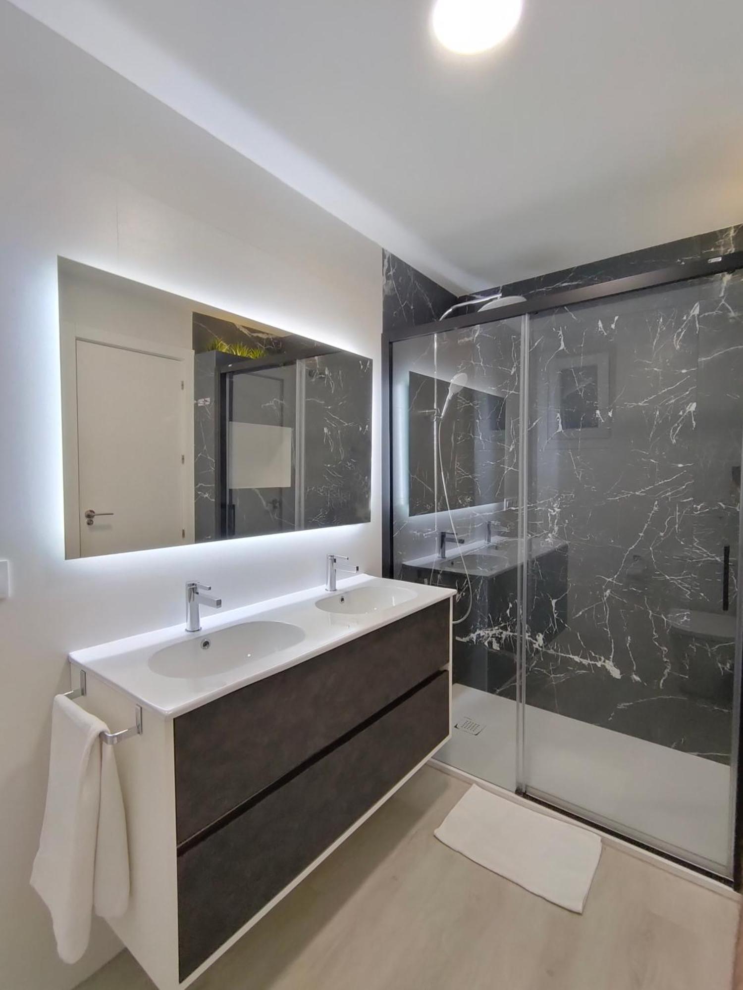 Casa Mallen, Con Amplia Terraza, En El Barrio De Nervion Sevilla Bagian luar foto