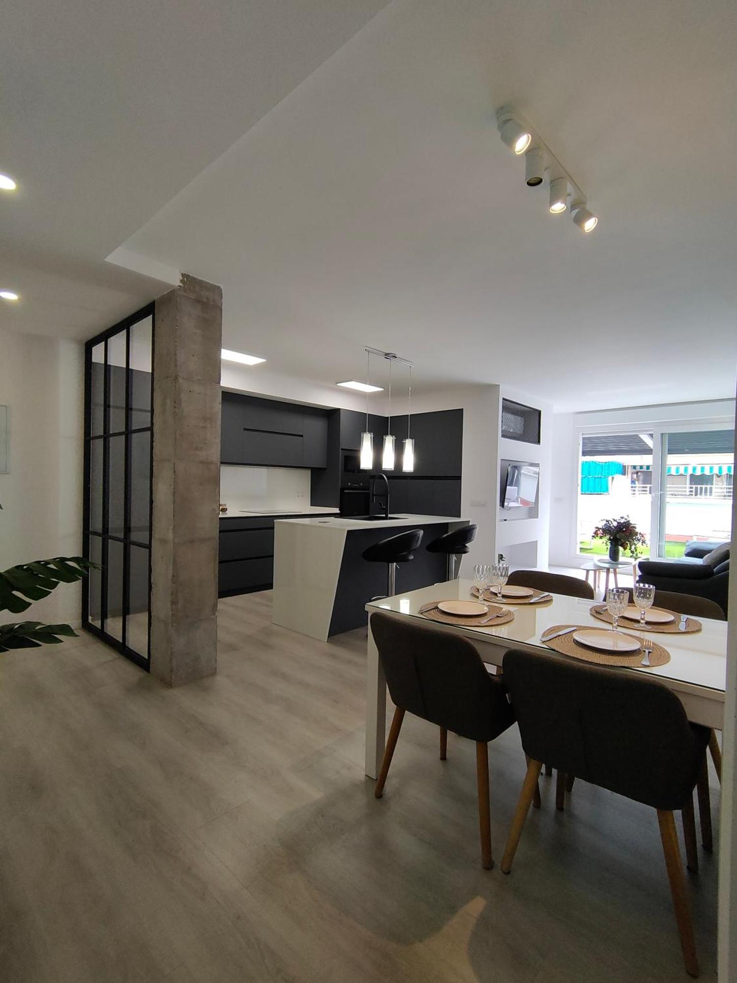 Casa Mallen, Con Amplia Terraza, En El Barrio De Nervion Sevilla Bagian luar foto