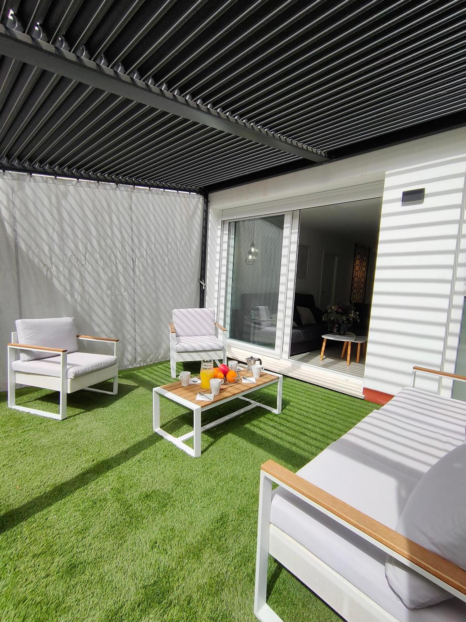 Casa Mallen, Con Amplia Terraza, En El Barrio De Nervion Sevilla Bagian luar foto